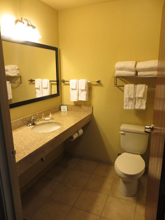 Cobblestone Inn & Suites - Harper Room photo